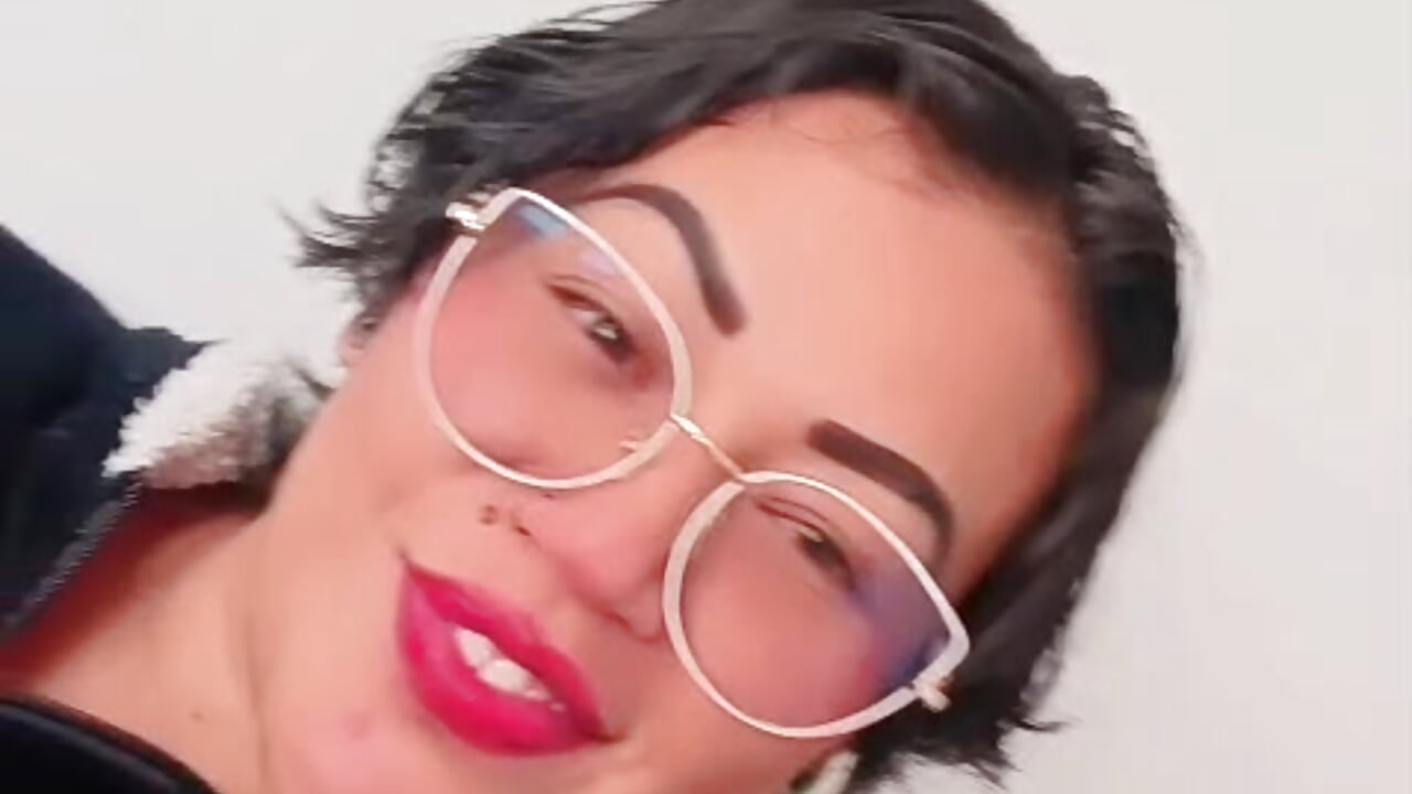 Kisses! Thanks to Add to Favorites <3 You are Amazing! Enjoy the show! #bbw #tongue #feet #belly #dp - video by ScarlettQueen_1 cam model