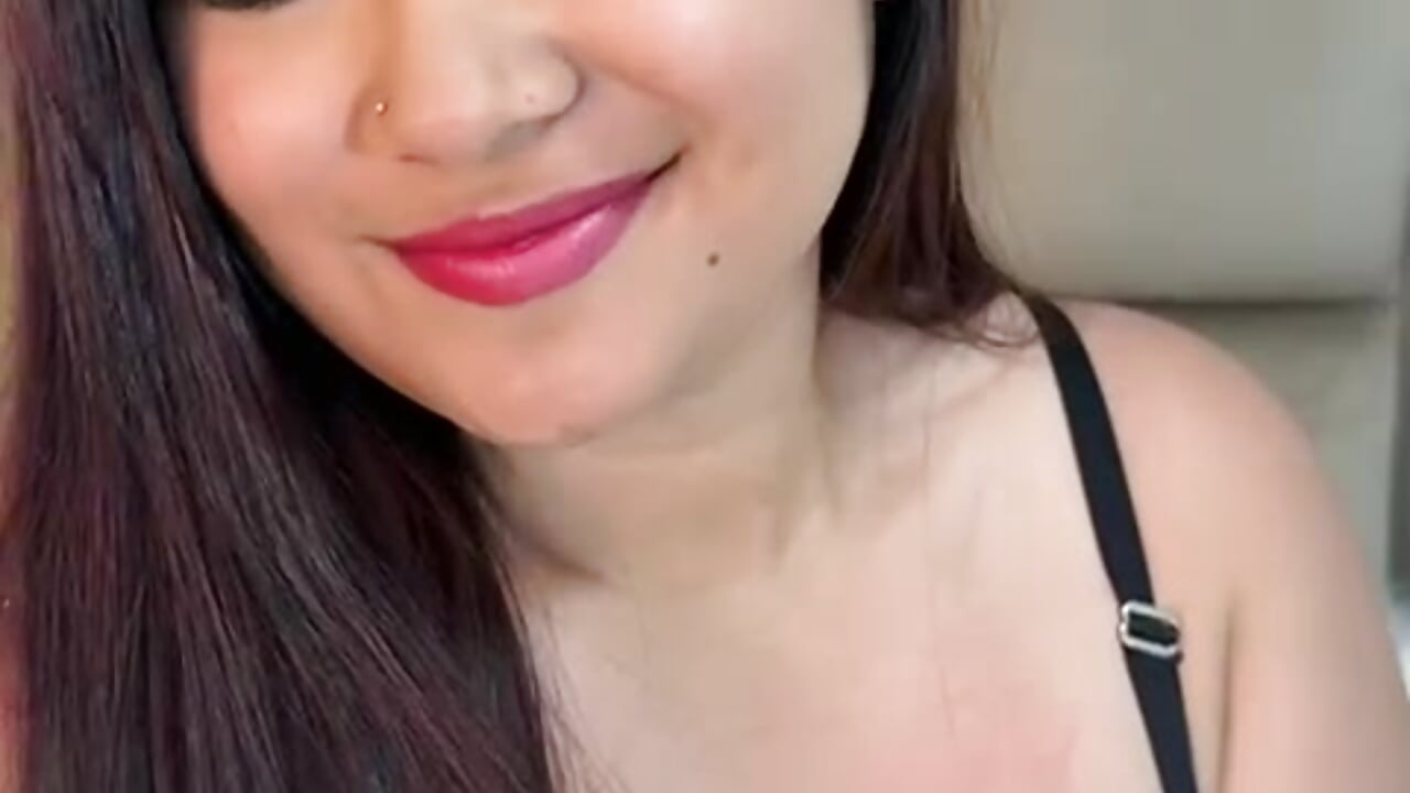 Pretty face 🩷🩷 - video by LizMartinelli