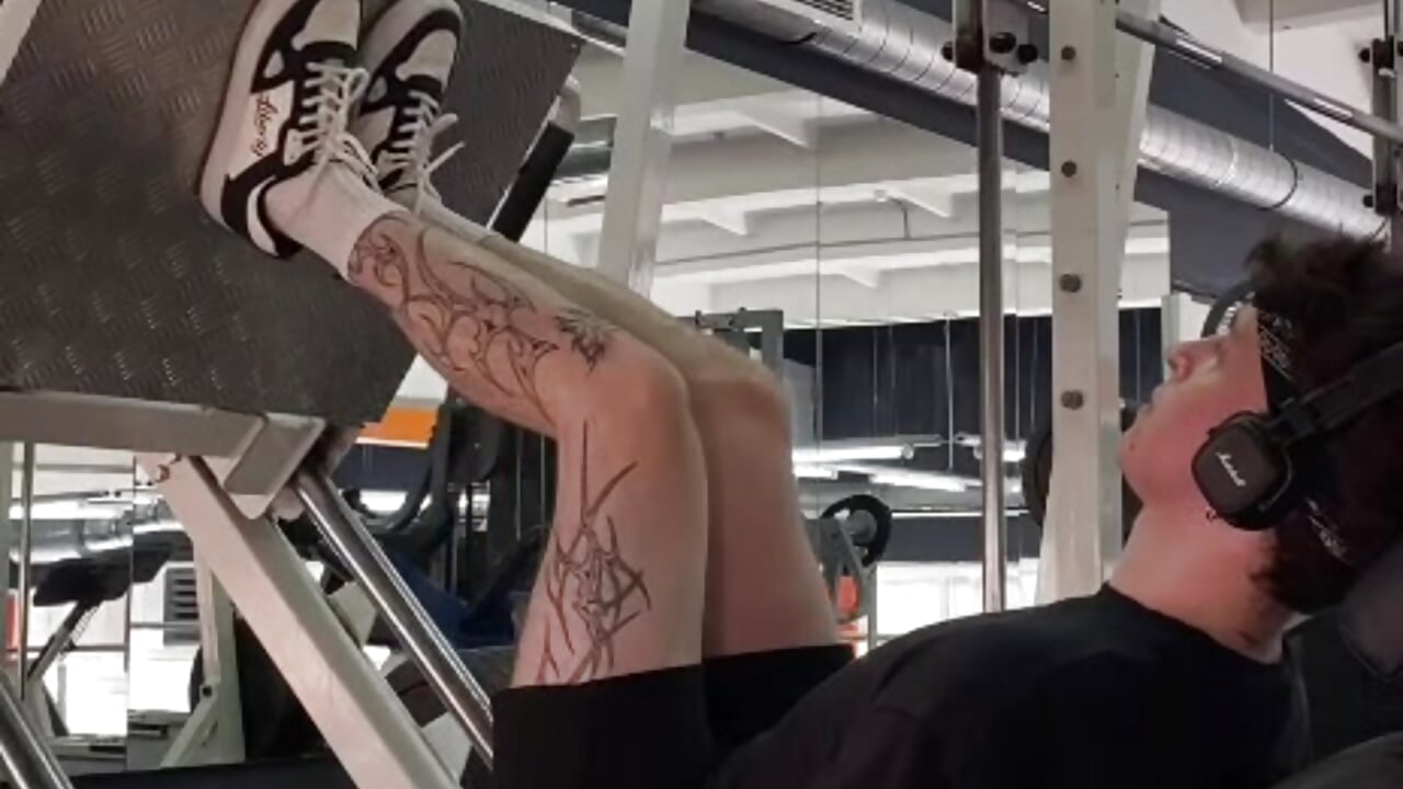 𝓁𝑒𝑔𝓈 𝒹𝒶𝓎 - video av c-ypher cam-modell