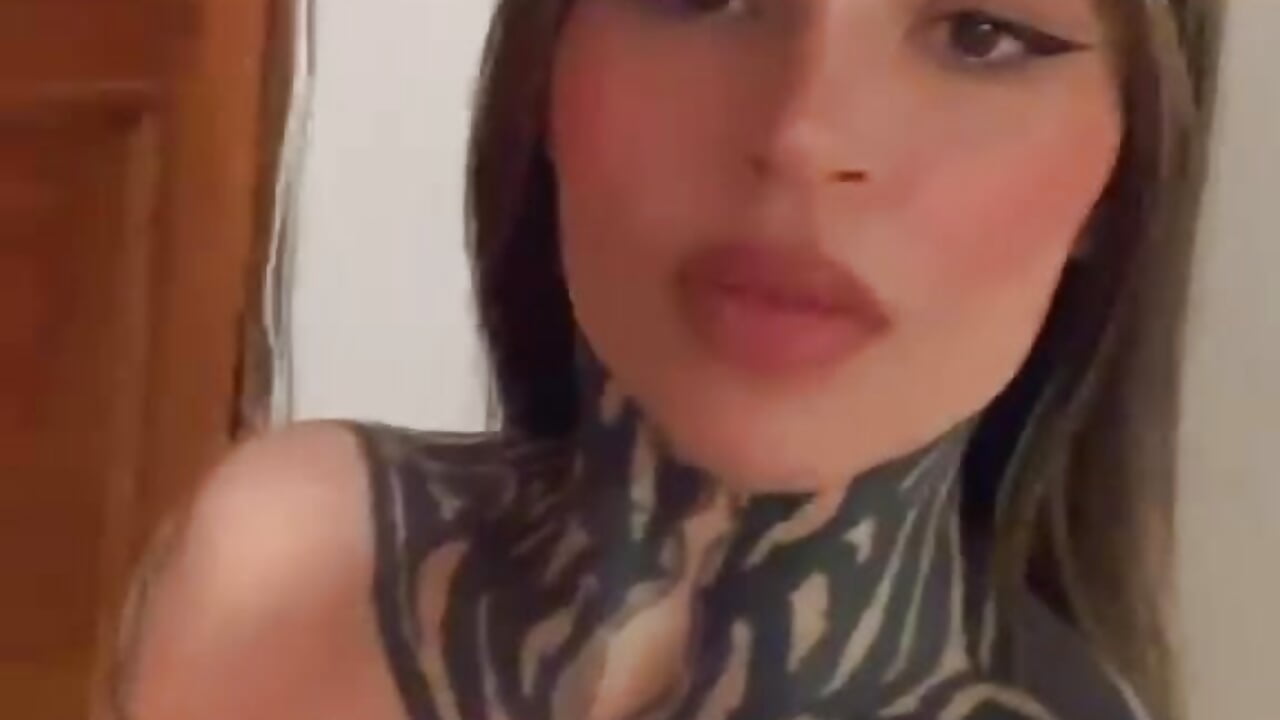 Mis teticas - video by AlanaRoa_ cam model