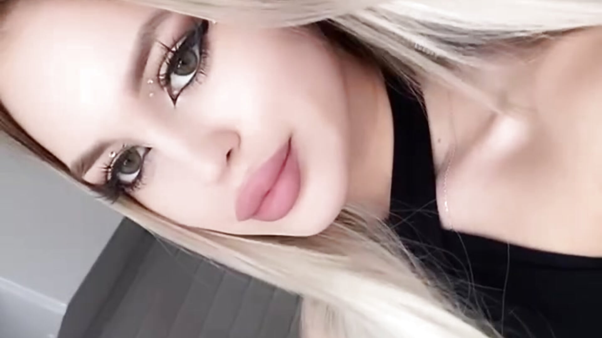 Looook - video av ShinBeckel cam model