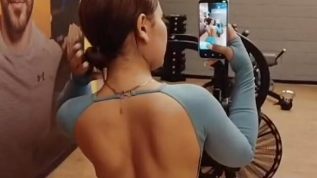 Gym Day: Sweat, attitude, and discipline… building the best version of myself. 💪🔥 – video modela na kameri Sofia_Mar_