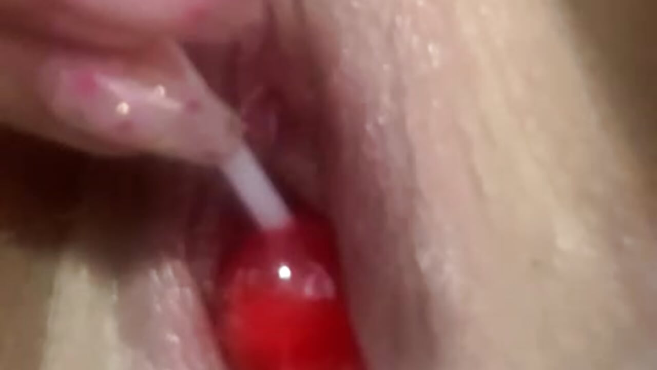 playing with my lollipop on my kitten – video od webkamerové modelky candy____