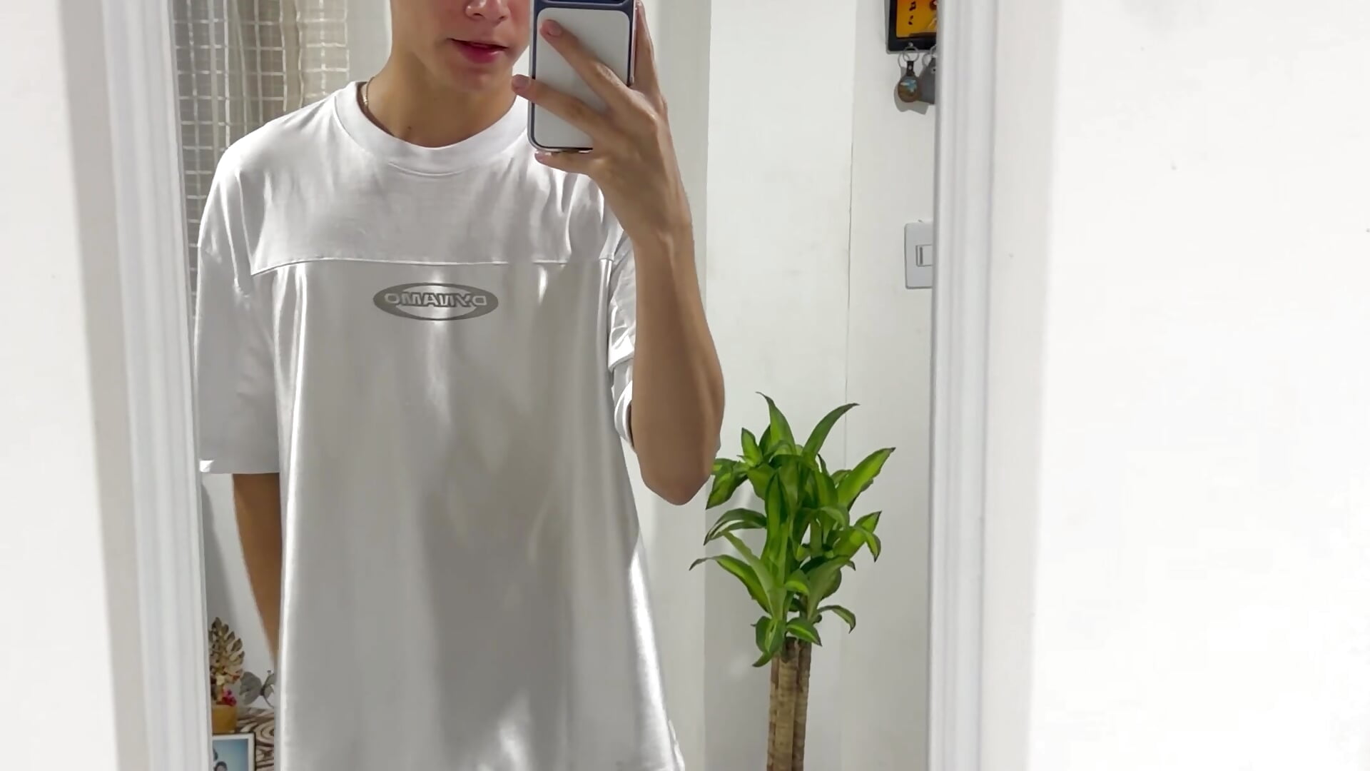 At home, with clothes... but ready to provoke 😏 Come and join me, the night is just beginning. – video af nicocrown cam-model