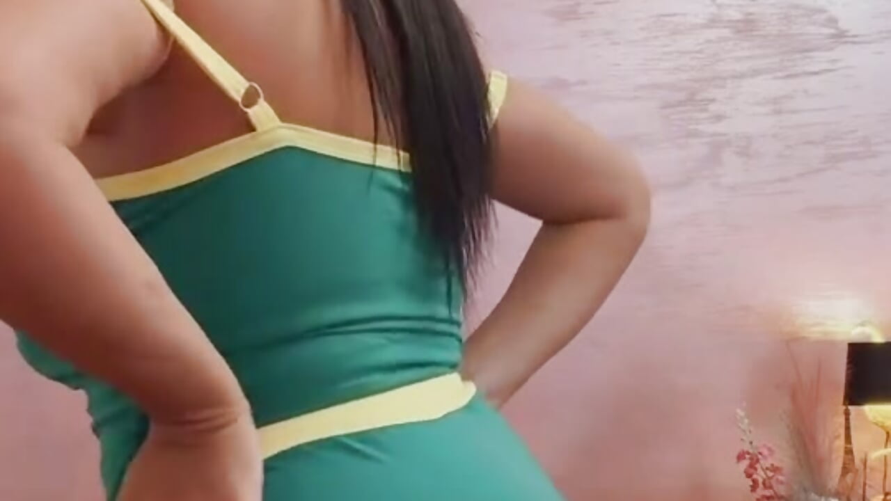 Getting you hot in my booty shorts 🍑