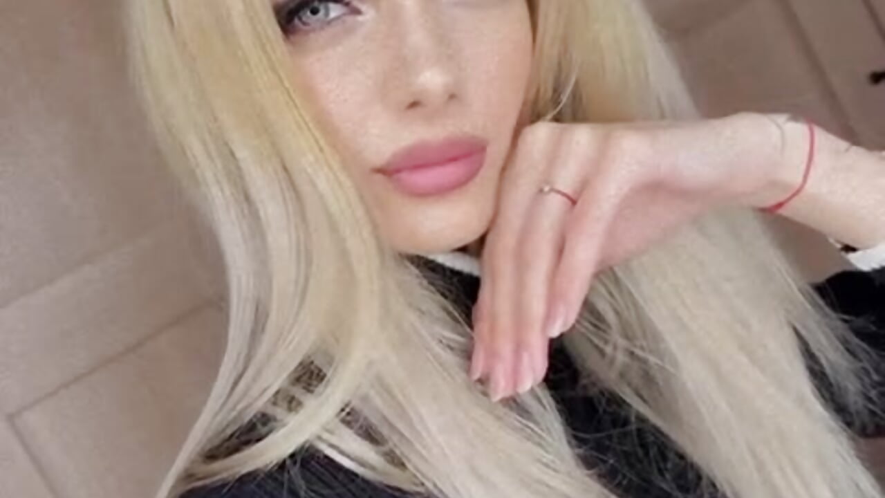 Look into my eyes😌 - video by SkinnyNatty