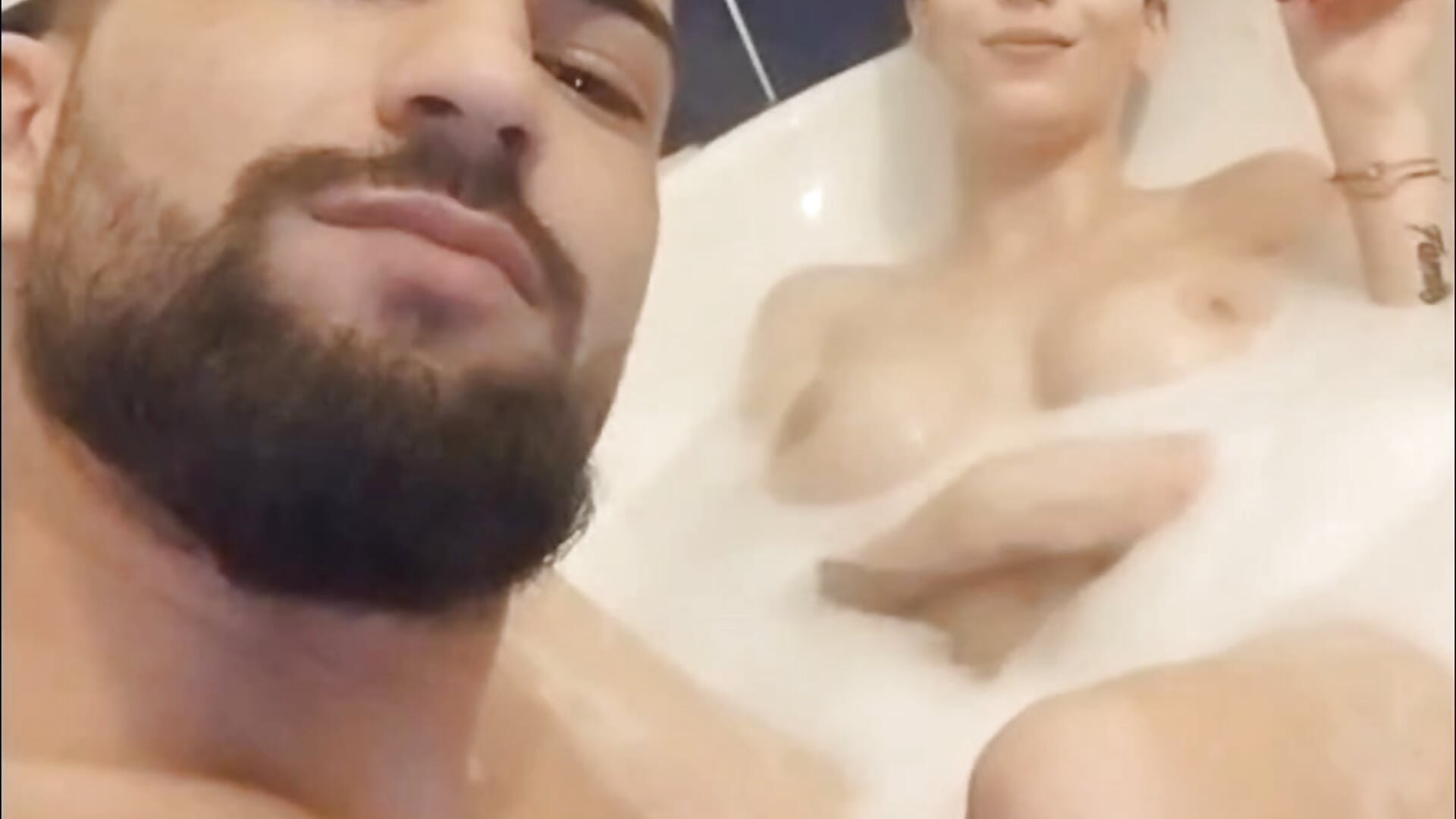 Kiss - video by Rox_rouge