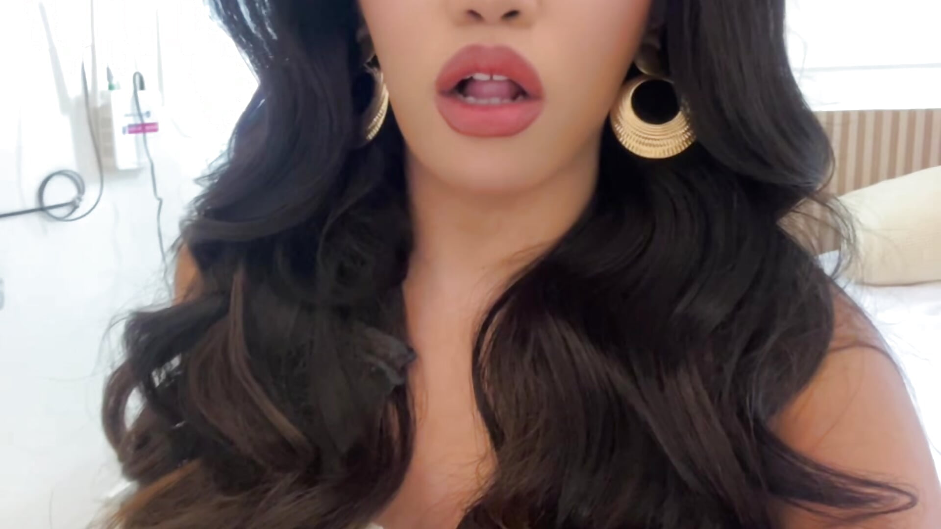 YOUR QUEEN - video của người mẫu cam hugecelestina