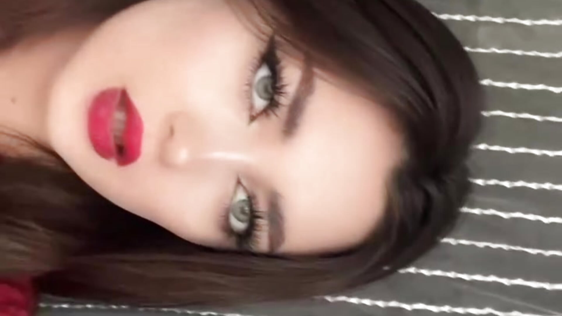 Look into my eyes 👀 - Alina-Moon adlı kamera modelinin videosu