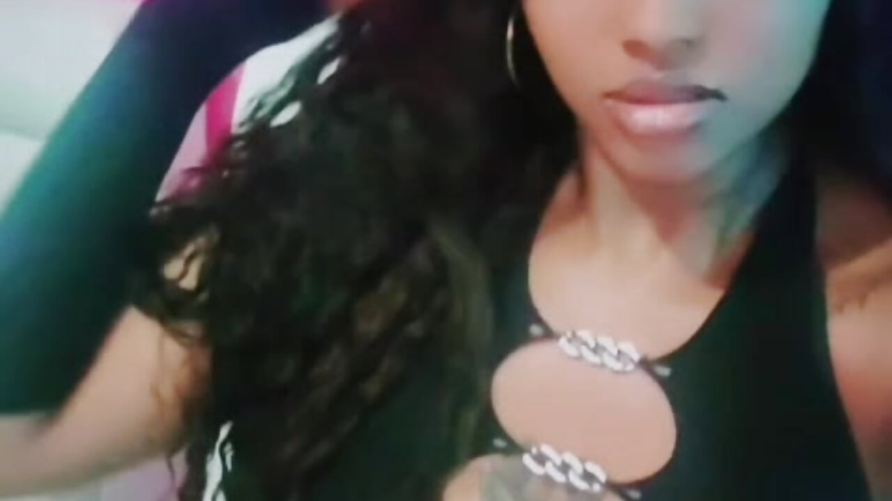 Do you like how I dress to go out?– KendallJanner kameramodell videója