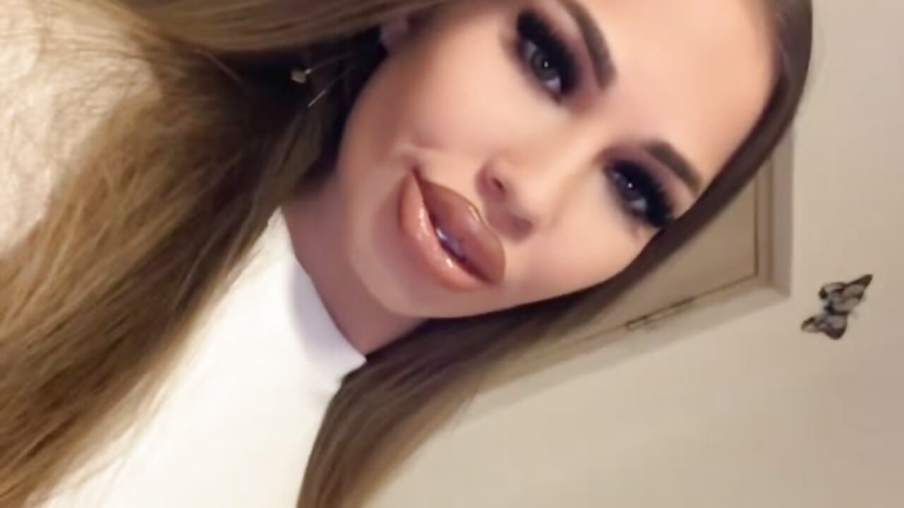 60051C4E-ABD5-4C90-9B92-8308580F31A4 - video NycoleQuinn kameramallilta