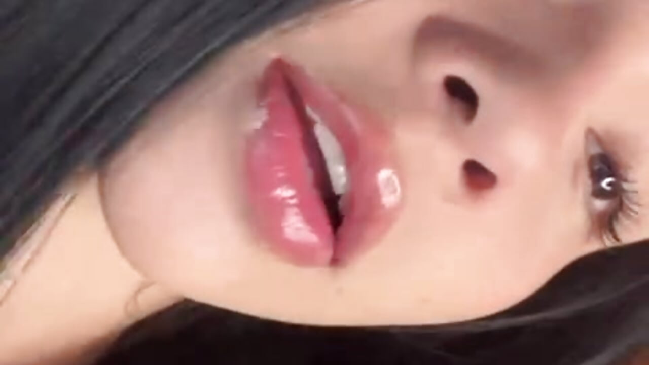 Kisses - video oleh hi_kiittyy kamera model