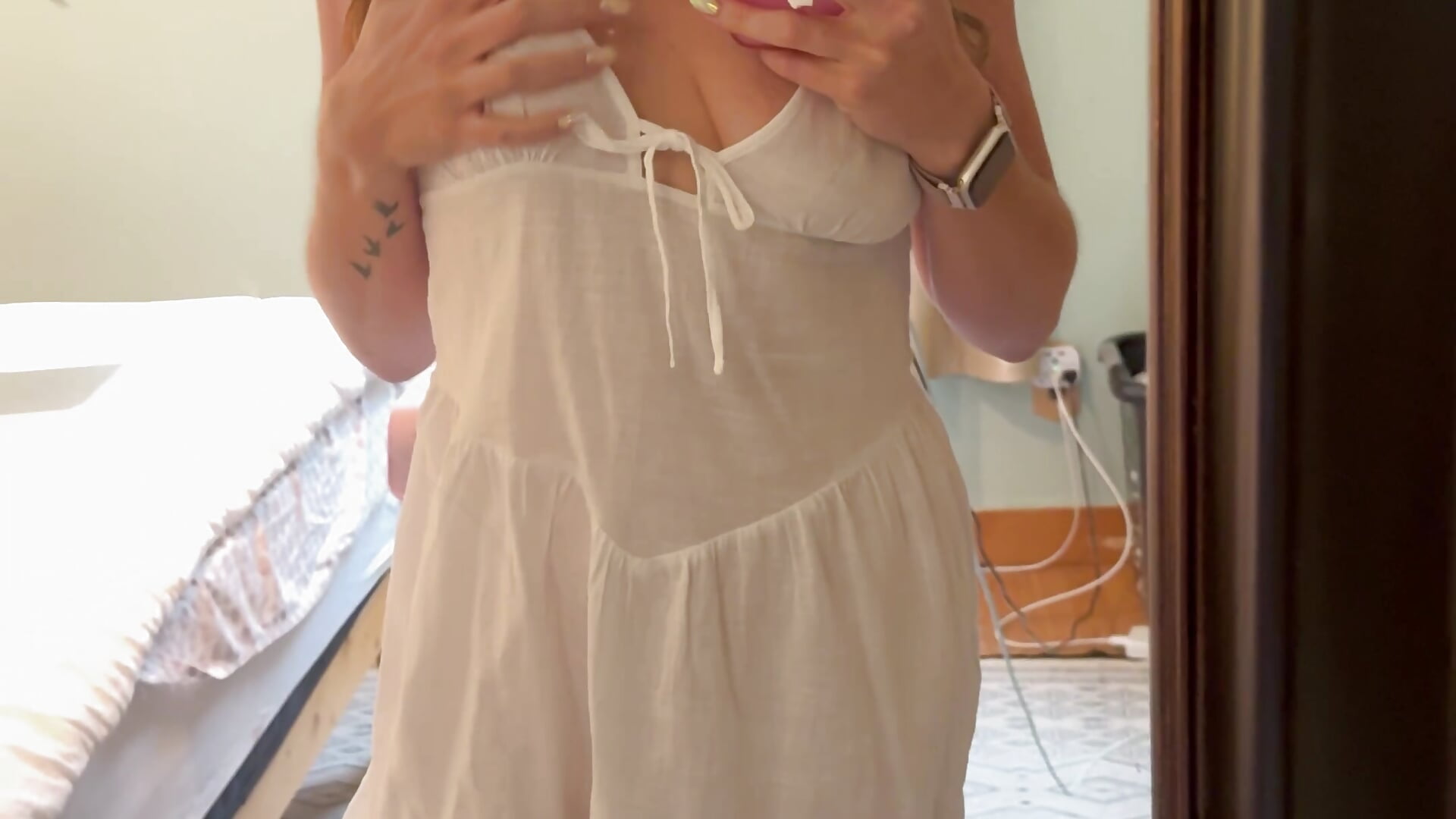 Who would wash my mirrors, then stay down there and worship me? - video by WickedWifeXO cam model
