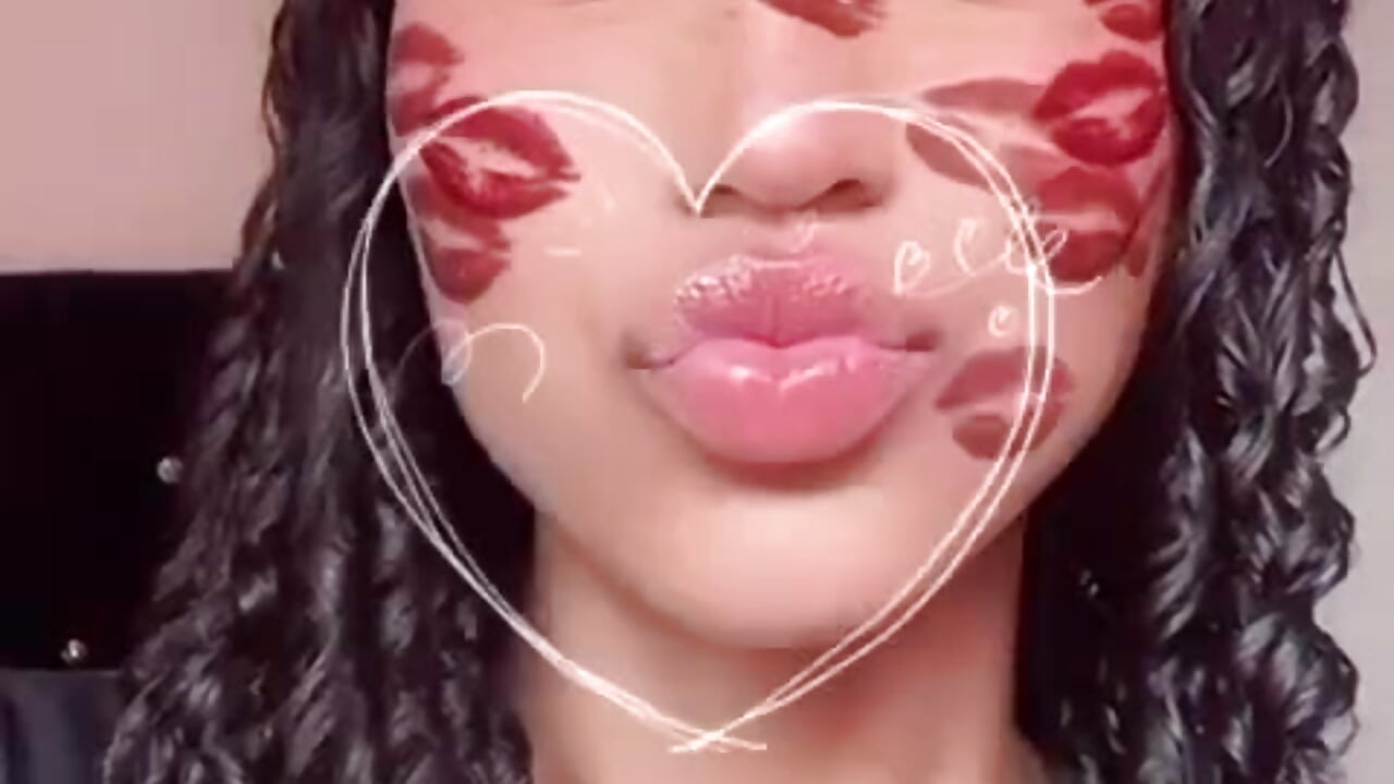 KISSES OF LOVE BESOS DE AMOR - video by skiaracl202 cam model