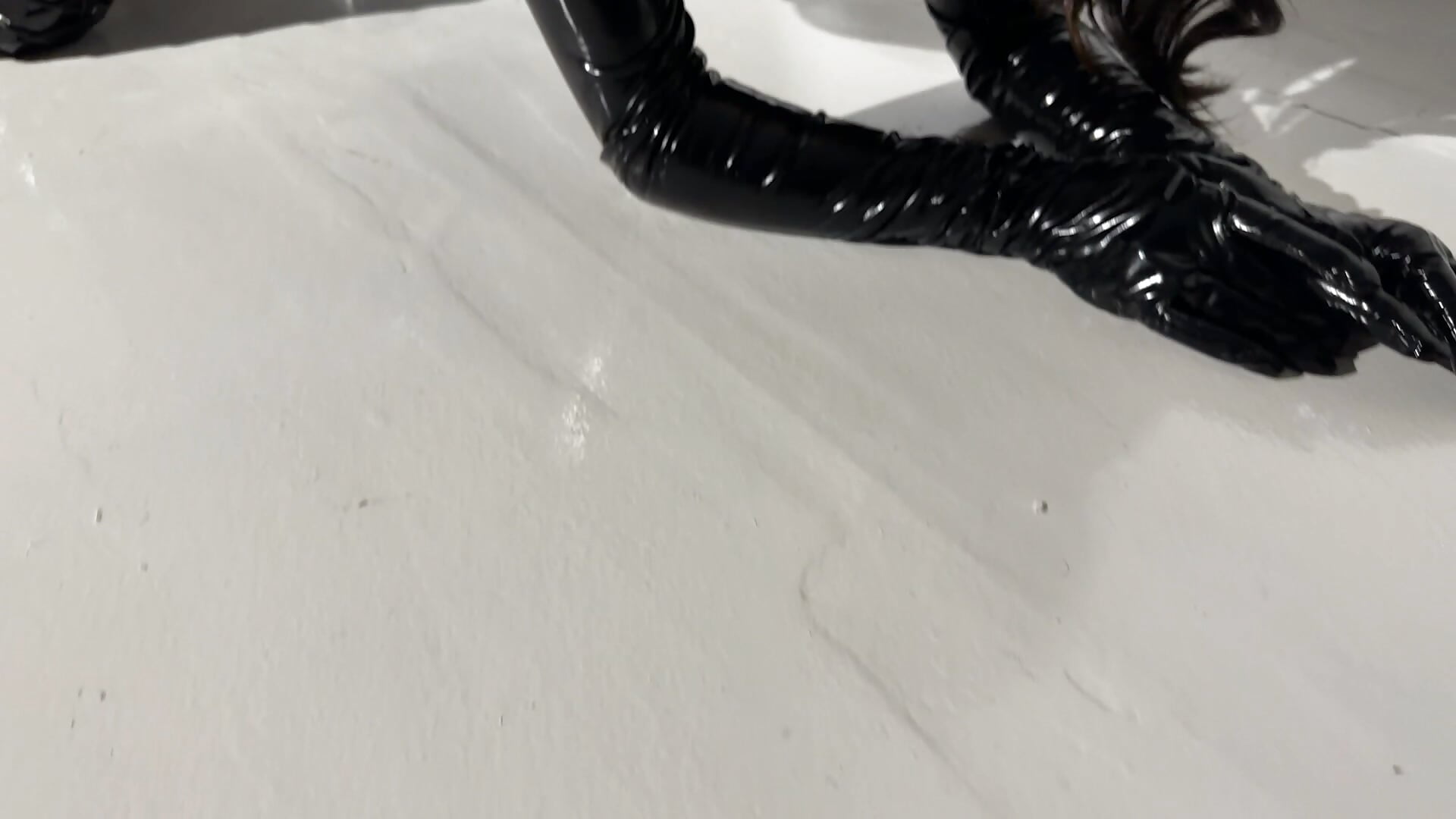 Tight latex, naughty intentions. - DaphneWayne 캠 모델의 동영상