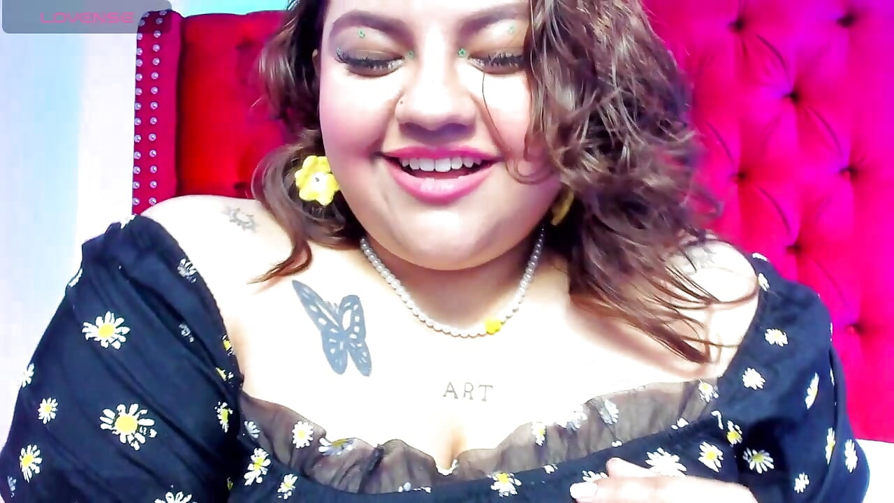 Playing with my Boobs - video by SunnyHoney_ cam model