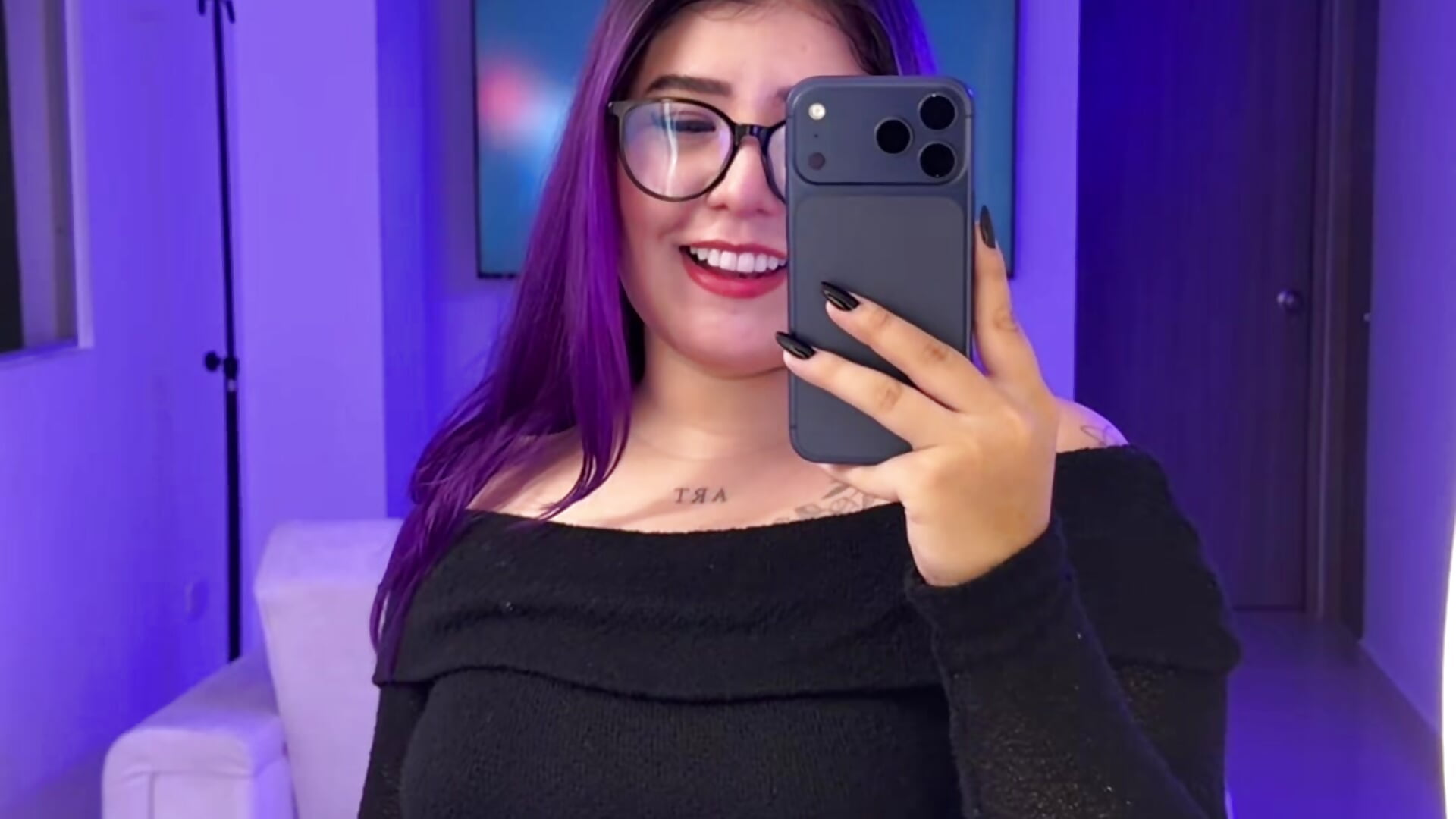 welcome to my world - video by violeta_steele cam model