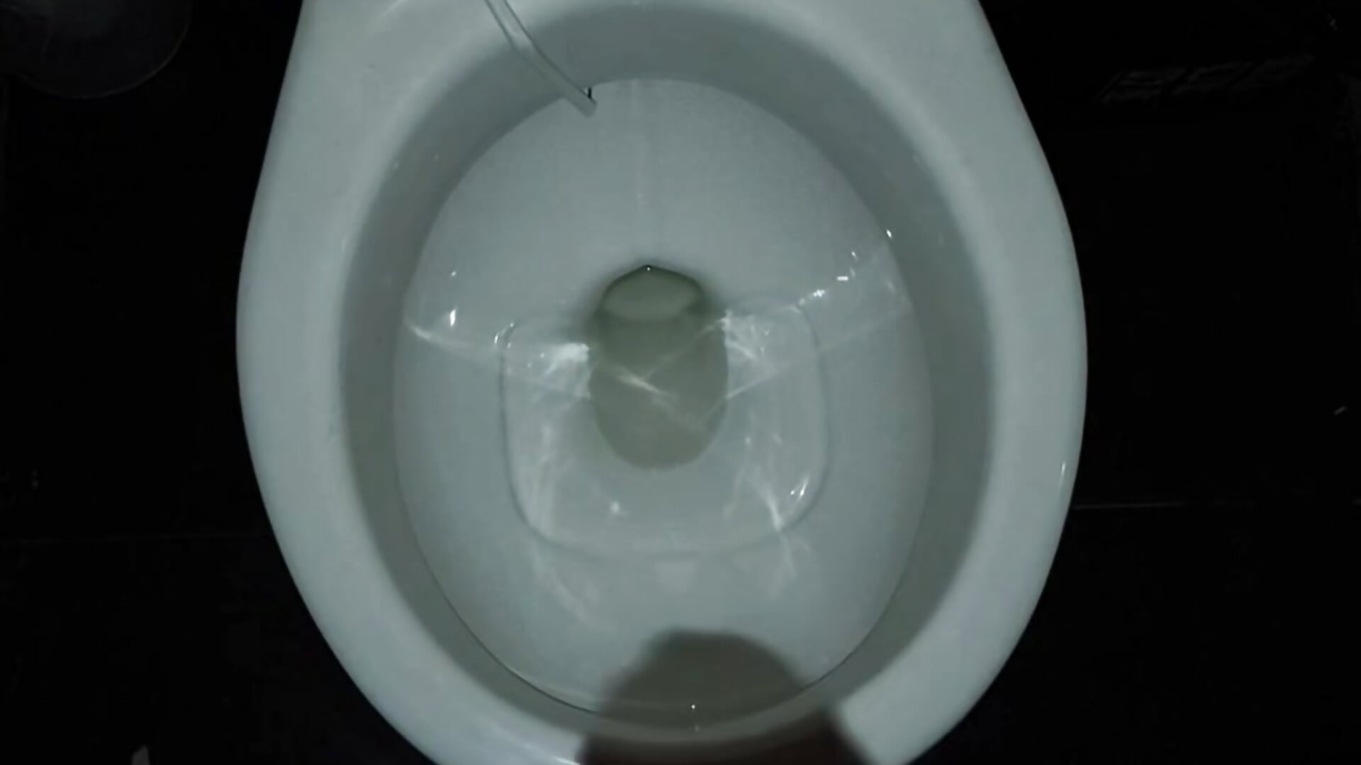 Cum en el baño de un bar