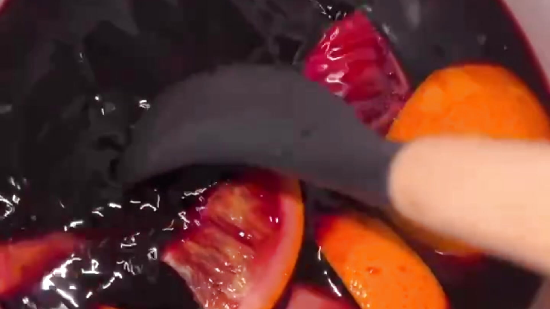 I'm cooking mulled wine for the first time - відео від вебкаммоделі cloudemy