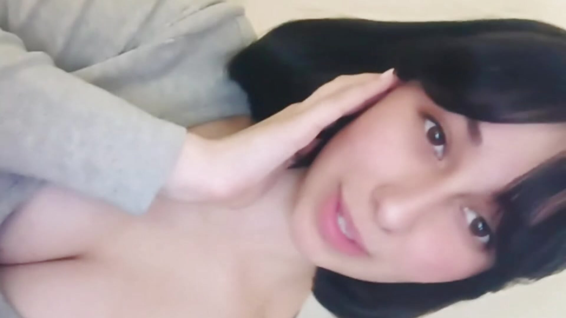 I like this song🤭 - vidéo du modèle de showcams JuleeSamec