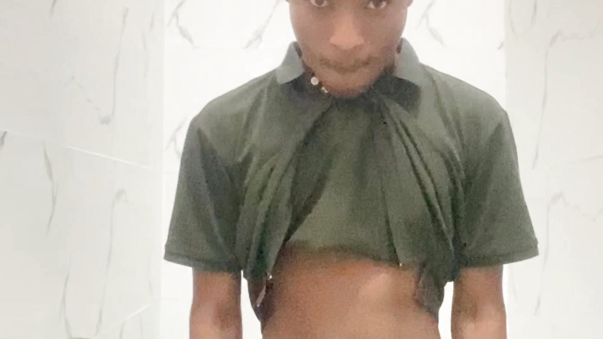 Being naughty at a public toilet - video by Mickaem cam model