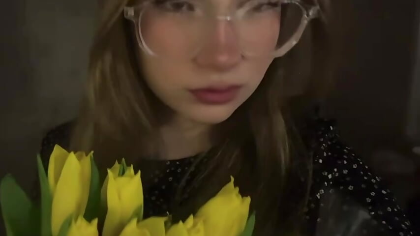 Gave tulips for me - video by ShawanaCronenberg cam model