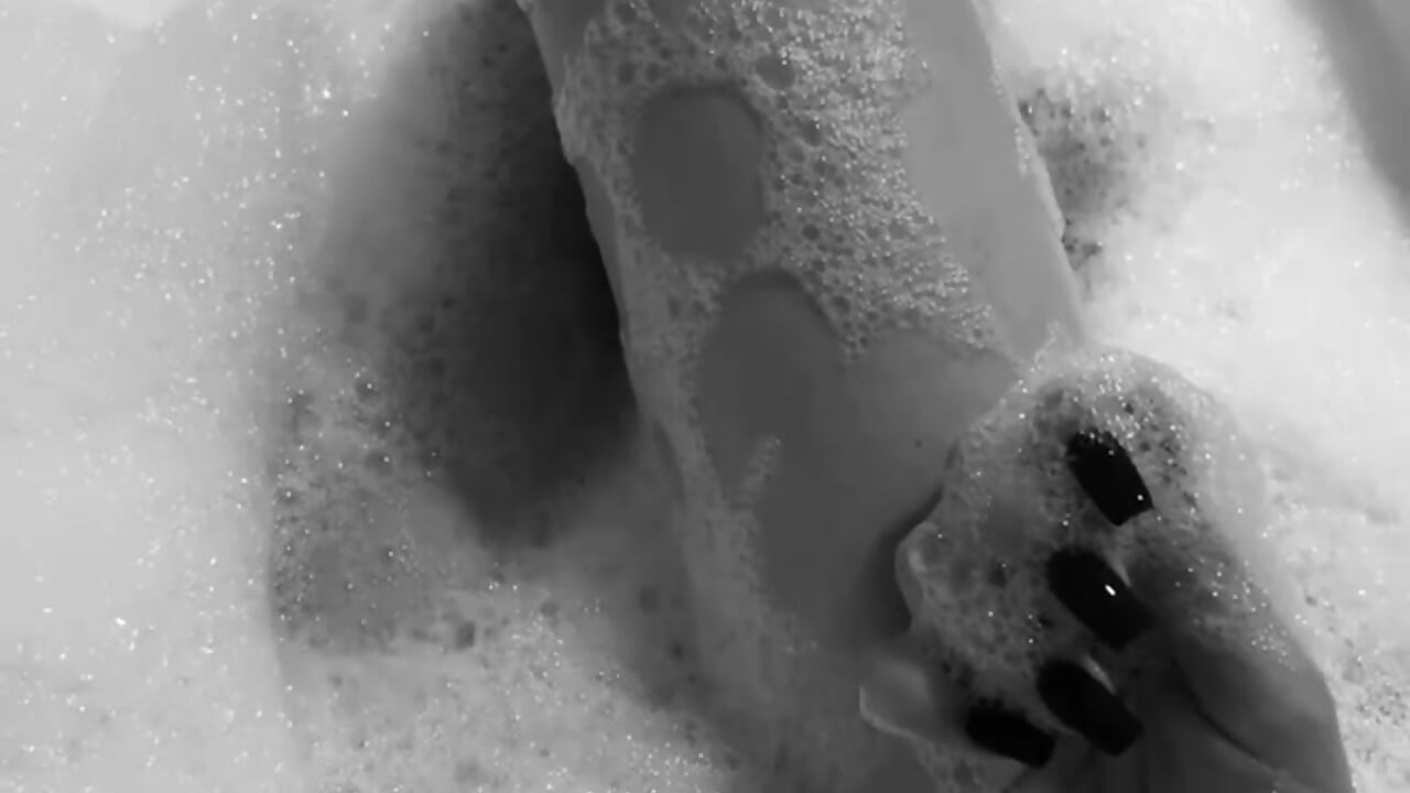 Will you take a bath with me?－カメラキャストのLunaRossaaの動画