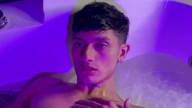 jacuzzi time - vidéo du modèle de showcams seb_palacio_