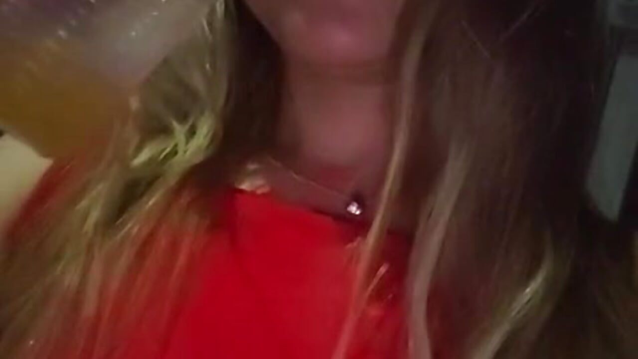 me – видео вебкам-модели Miamoretti_