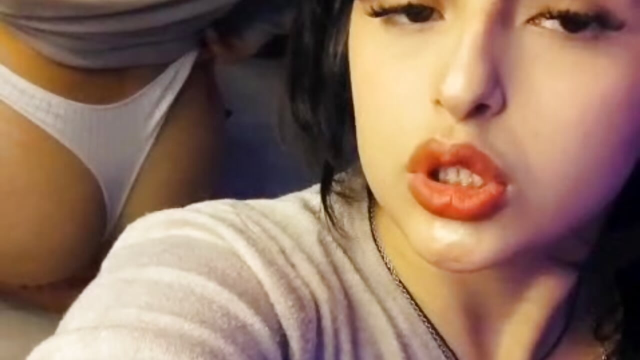 A cozy environment where you can feel comfortable and free to be yourself.🍒👅 - video av Jade_rous cam-modell
