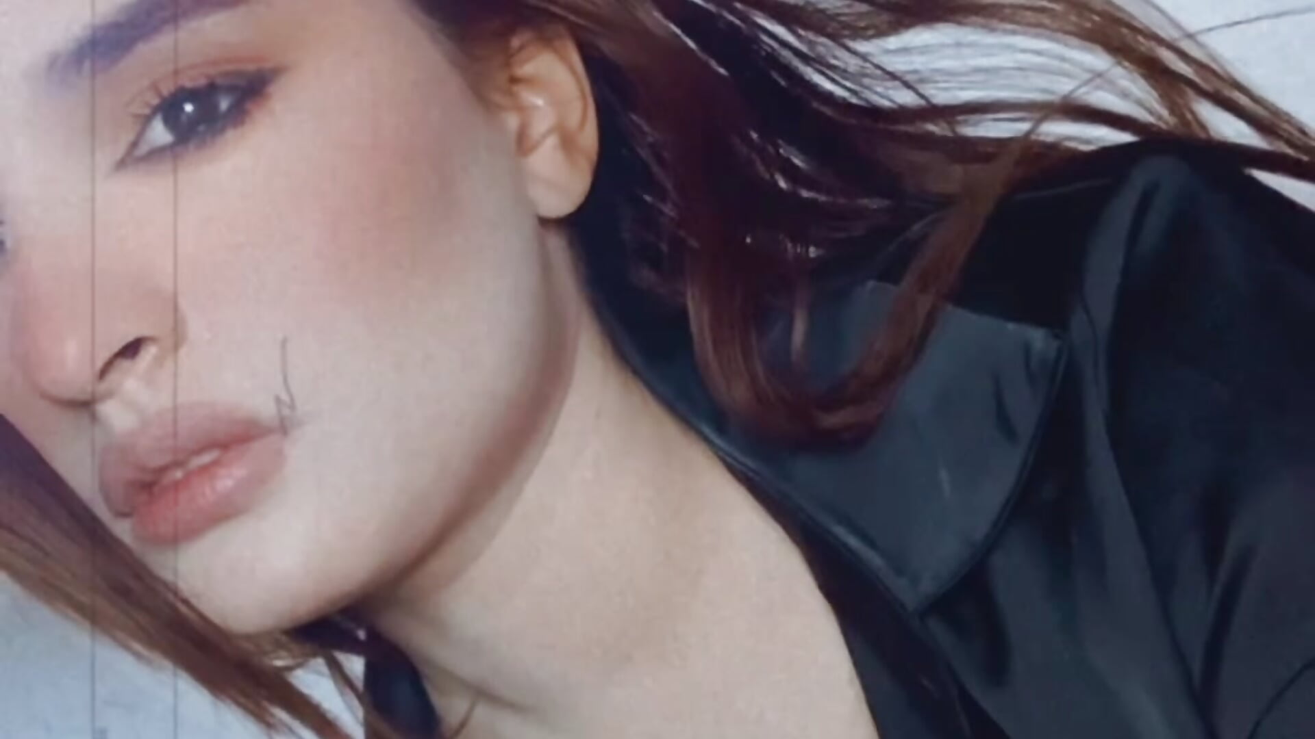 AD1CDE3E-5E8F-4E46-940C-32EB3CF27B14 – video modela na kameri Aishass000