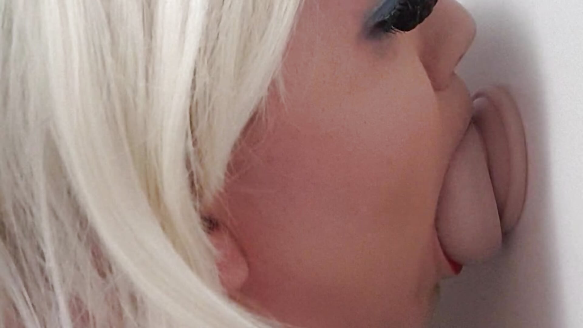 Gagreflex training - відео від вебкаммоделі HornySlutHannah