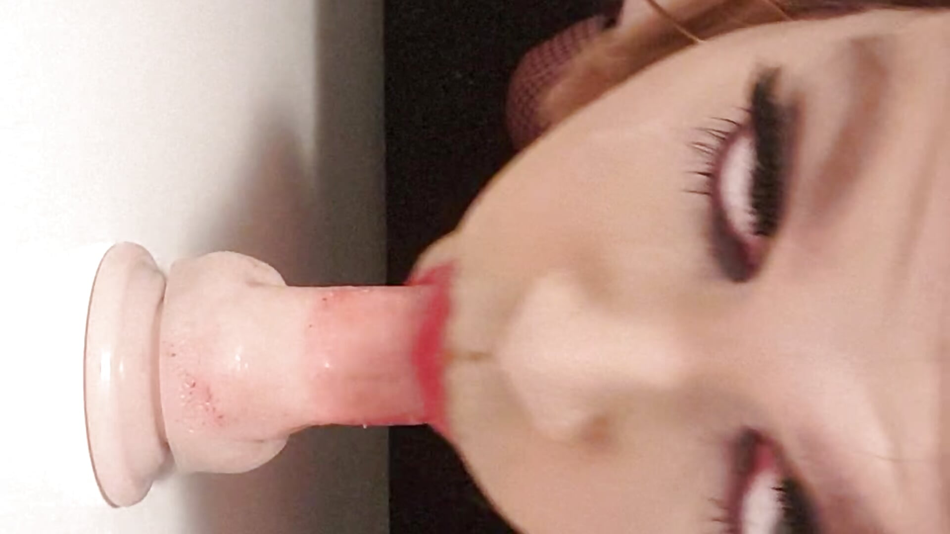 BJ practise - відео від вебкаммоделі HornySlutHannah