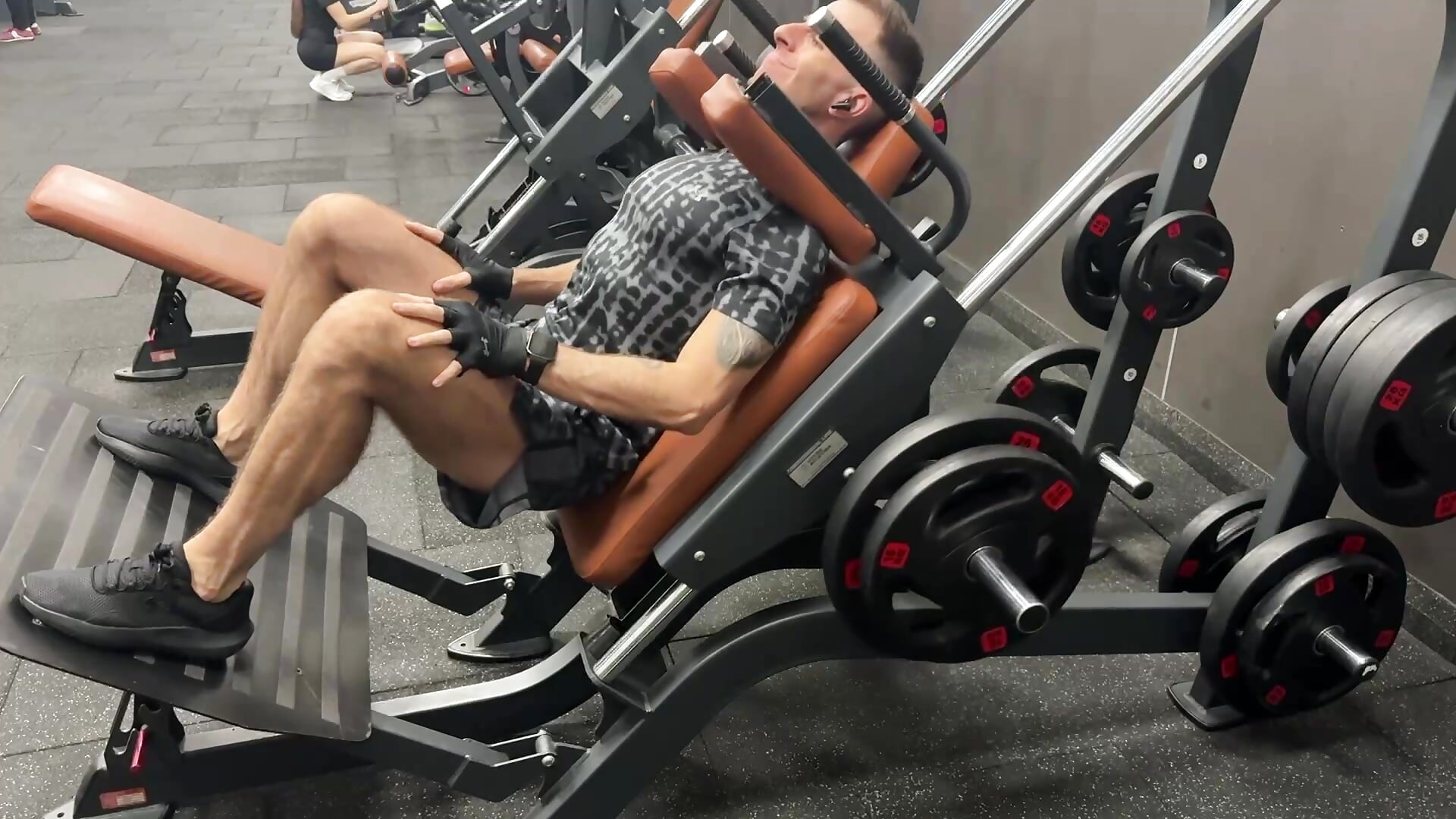 Hack Squat on the Machine 🏋️‍♂️🦵🔥