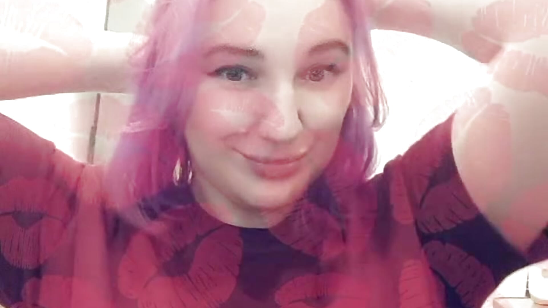 Hi - video by AnittaMouse