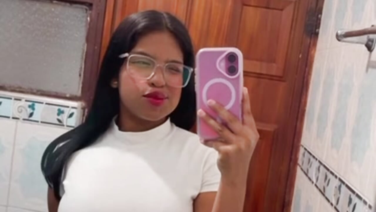 cute latina ♥ - vídeo de la modelo de cam Emmaa_smith1