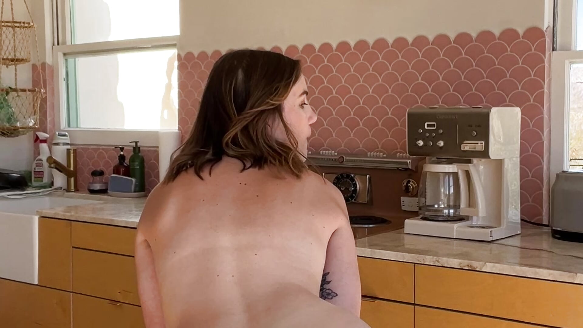 stripping & cumming while i drink my morning coffee! *long video* - video di summerxo modella di cam