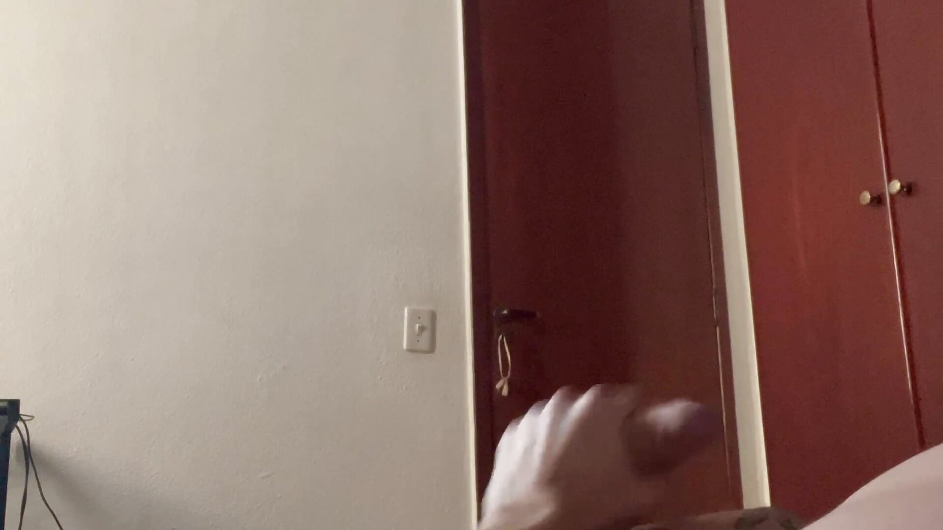 Acordei com tesão e gozei muito na cama