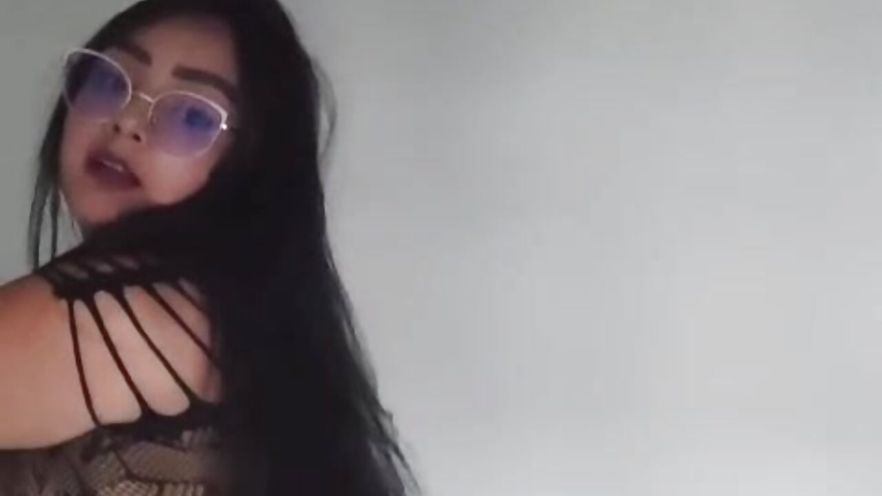 hotter than the fire itself 🔥－カメラキャストのYulicollinsの動画