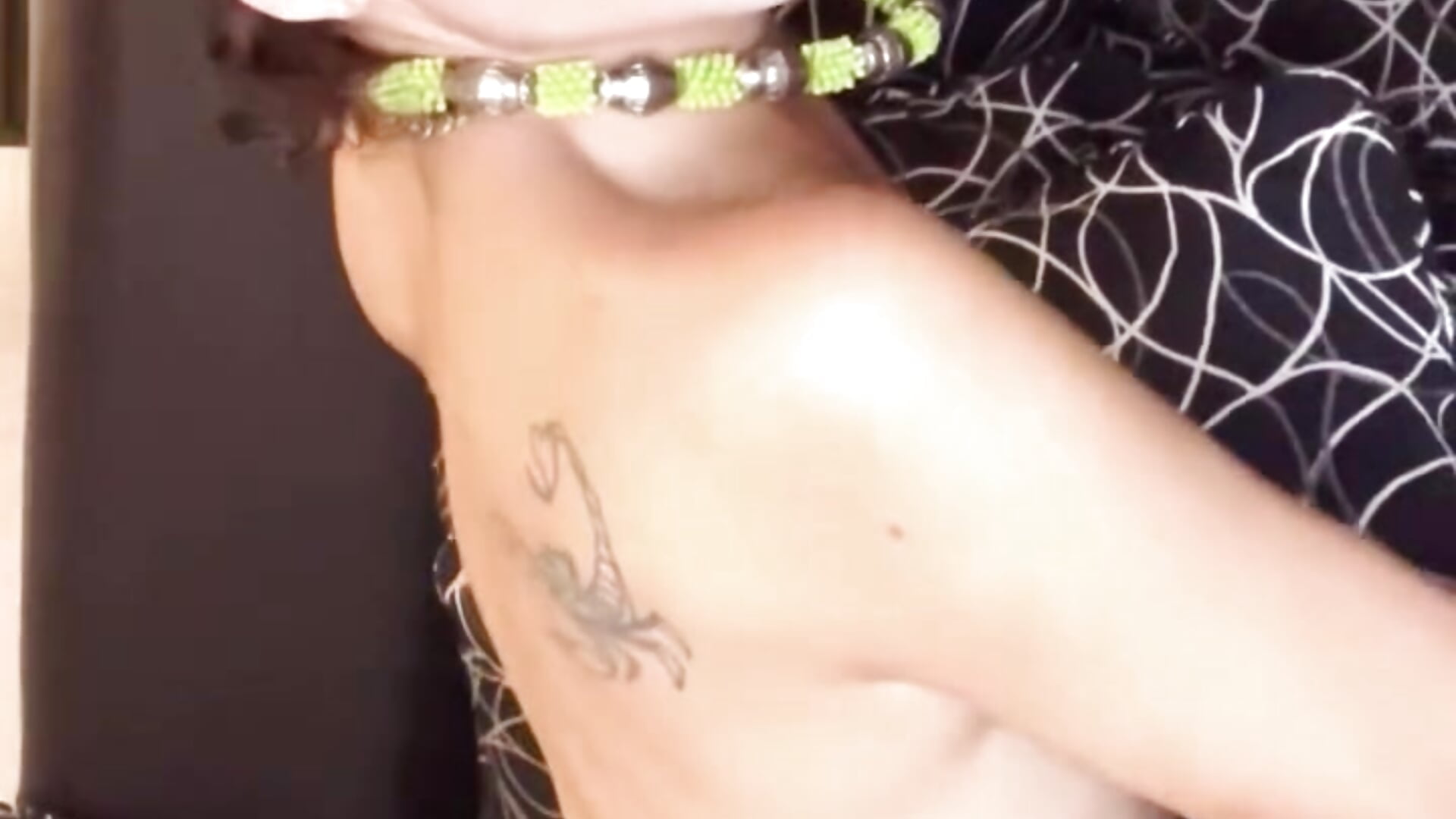 Aburrida 💦 - video __________Milka kameramallilta