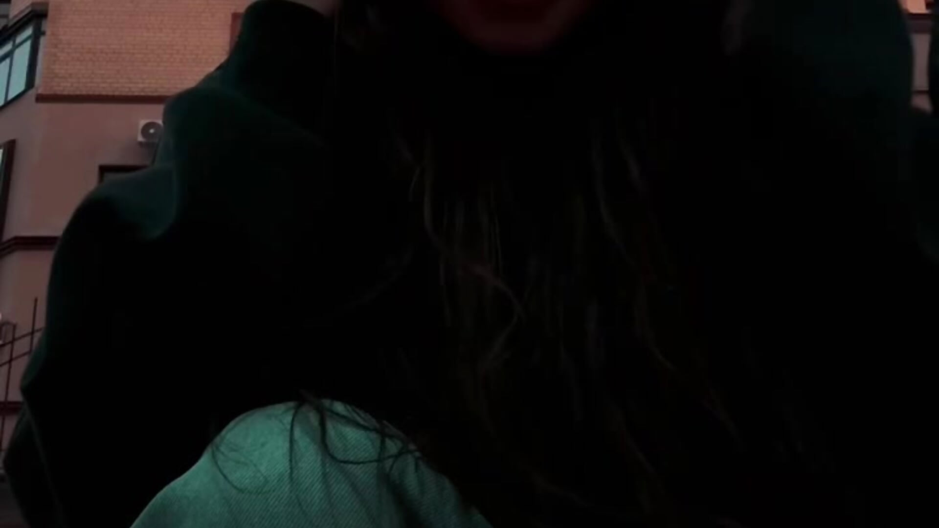 Small girl in a big town – video modela na kameri Milly_Lane