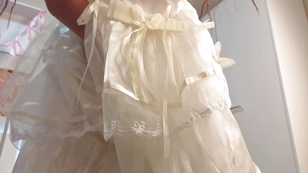 Dancing in wonderful white dress! – video af Milly_Lane cam-model