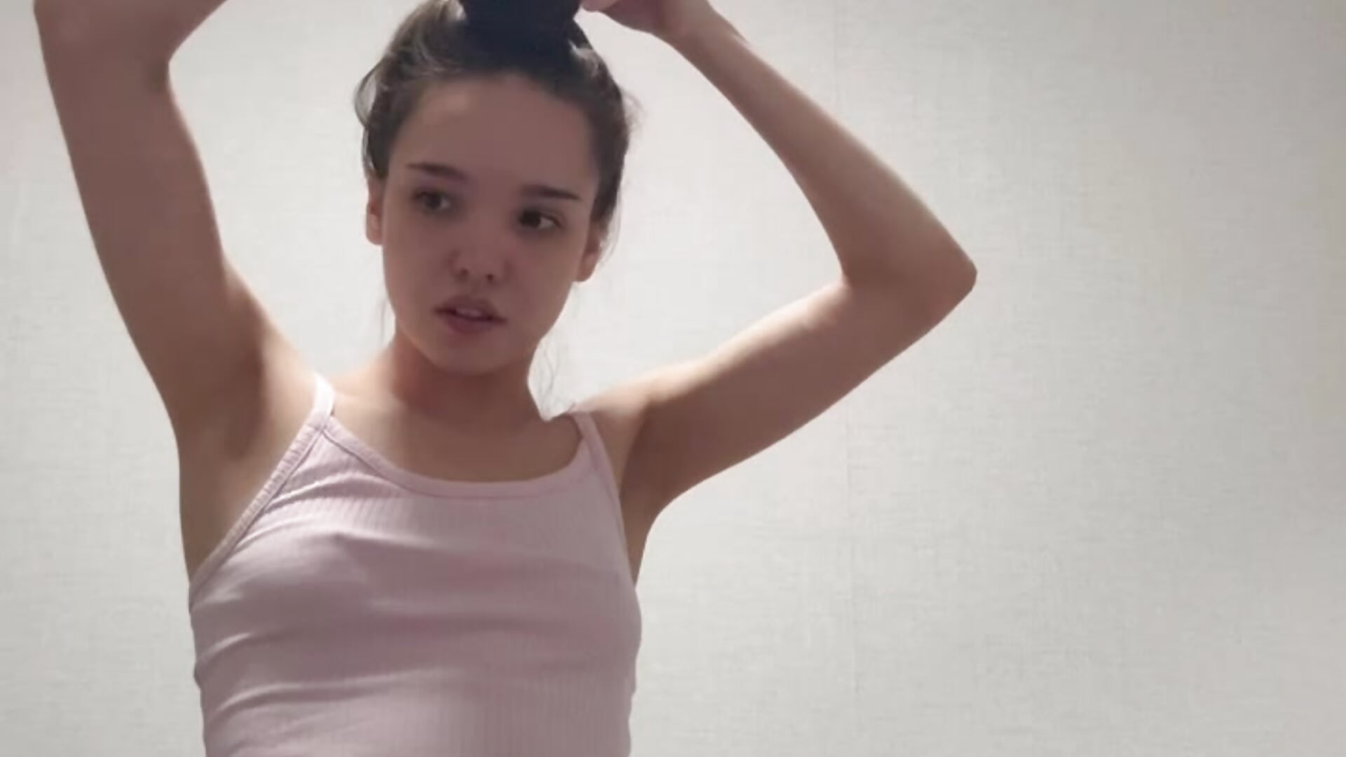 How I cook alone at home - vídeo de la modelo de cam Milly_Lane