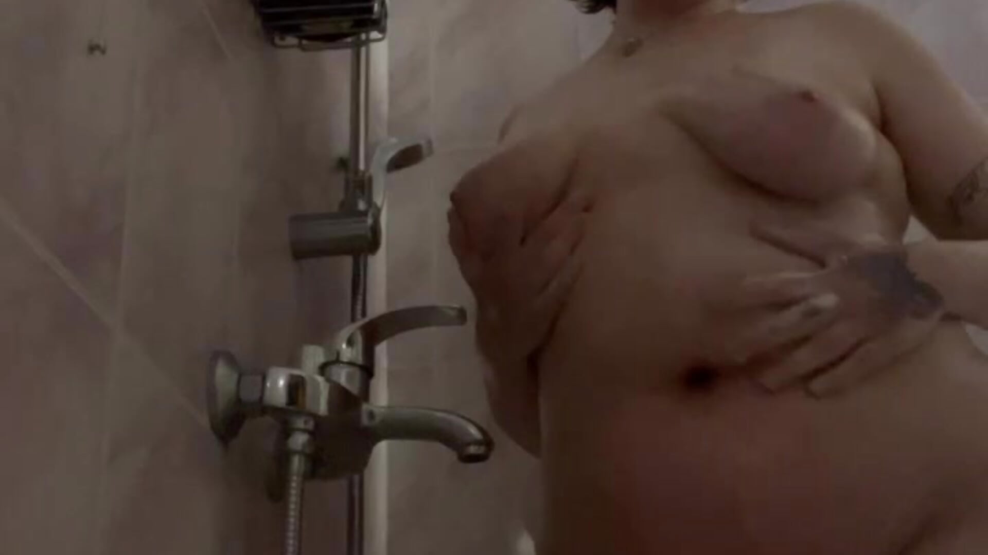 sexy shower😋😋😋 - vídeo de DanielaHot4u modelo de câmara