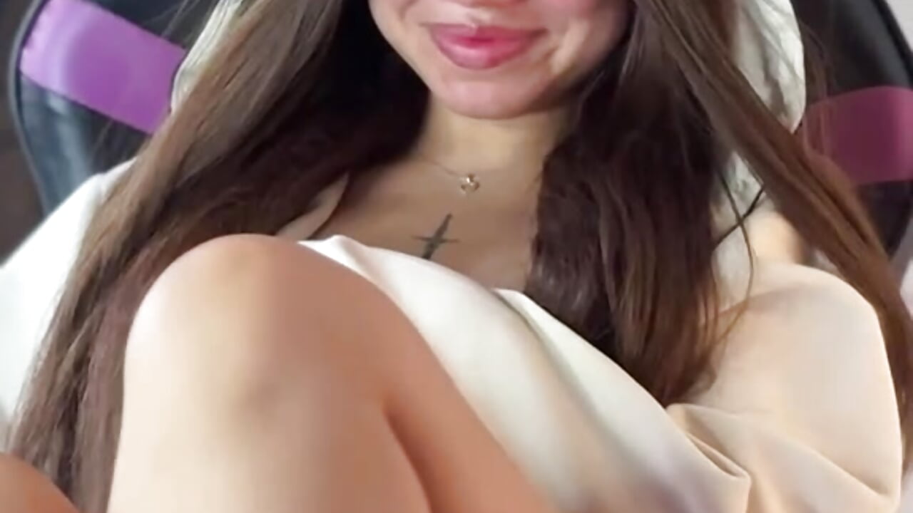 Surely this smile could brighten your life 😊😁 - video oleh nayades_ricci kamera model