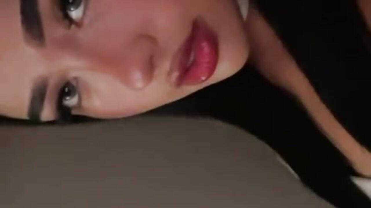 New Charm - วิดีโอโดย SweetiePie_3 โมเดลแคม