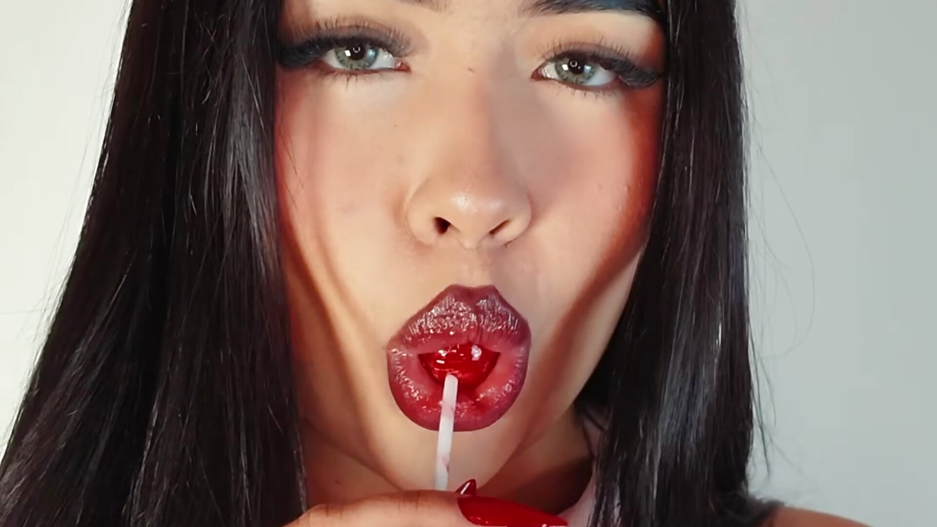 Come touch me with your eyes!! - video by SweetiePie_3 cam model