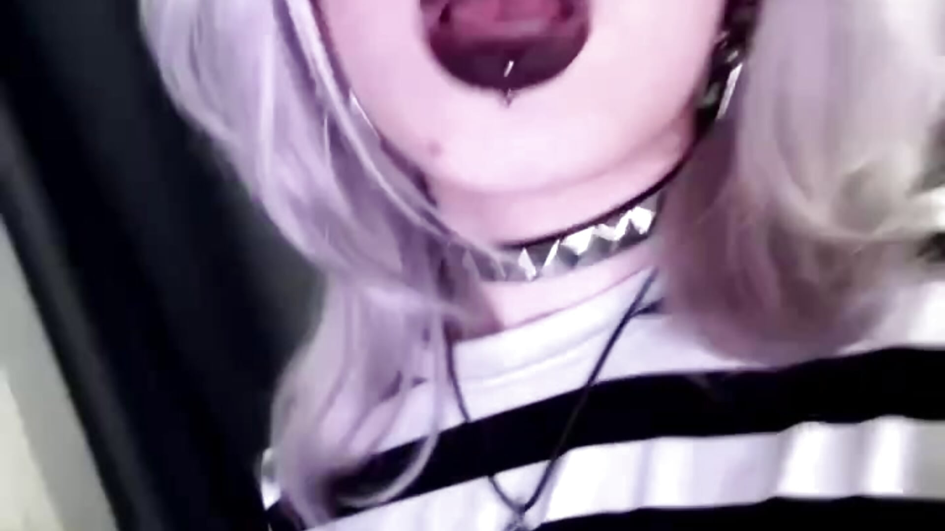 Singing Lola ahah again!!! - video di MaudCotheran modella di cam