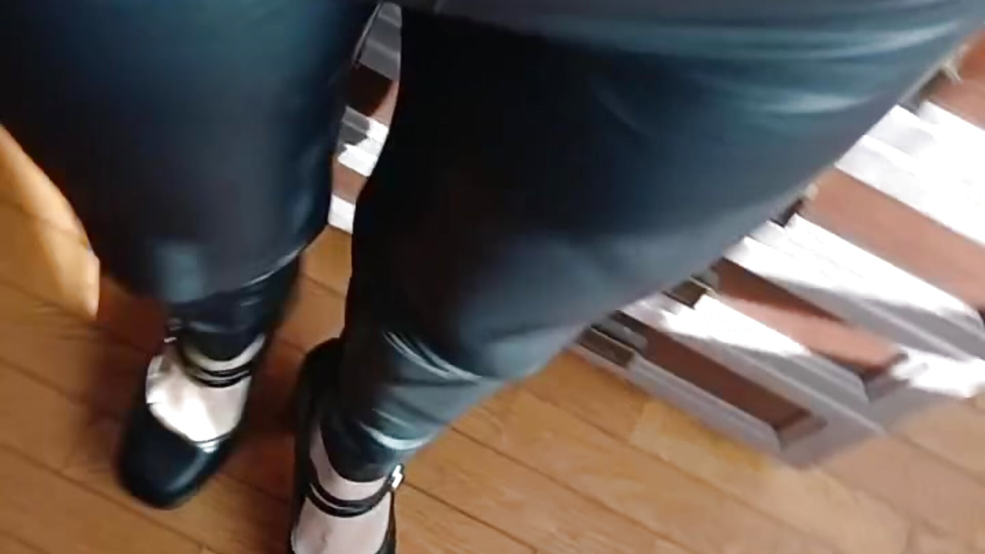 Ascolta i tacchi e leccami le scarpe - video od modelky/modela Missludo96