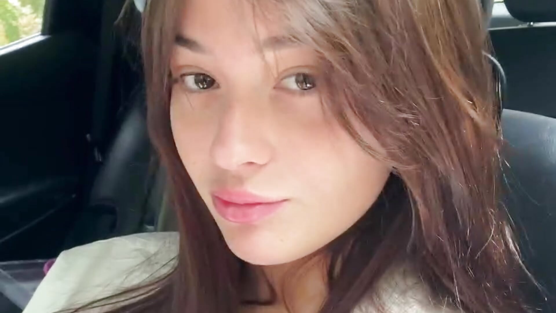 Very sweet music for you - วิดีโอโดย LareeGuzzo โมเดลแคม